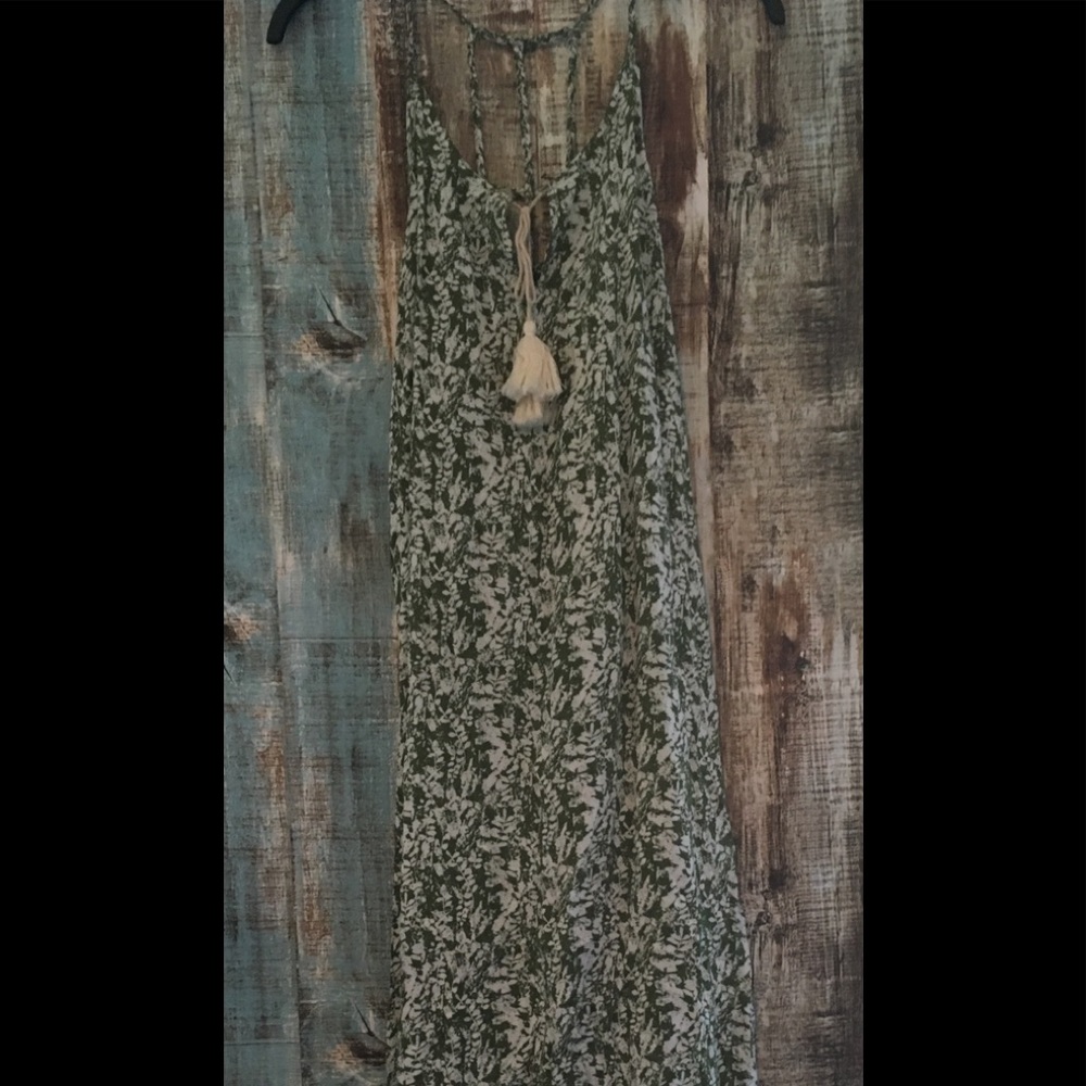 Sleeveless floral dress
